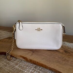 Coach crossgrain leather wristlet